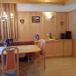 Alpina Apartament St. Leonhard im Pitztal